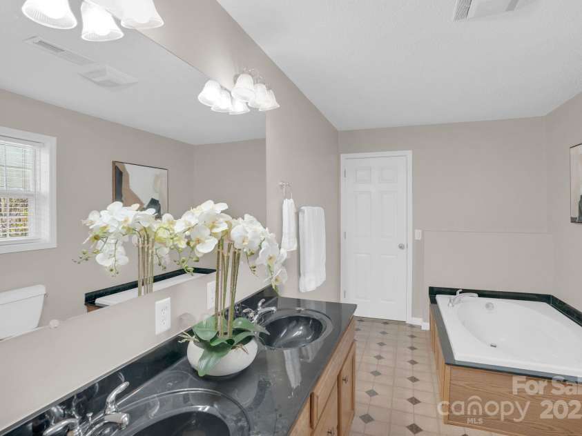 10425 Idlewild Road, Matthews, NC 28105.  MLS# CAR4324842, YatesRealty ID 30115. 