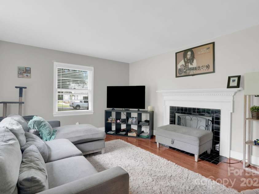 10437 Idlewild Road, Matthews, NC 28105.  MLS# CAR4287403, YatesRealty ID 30117. 