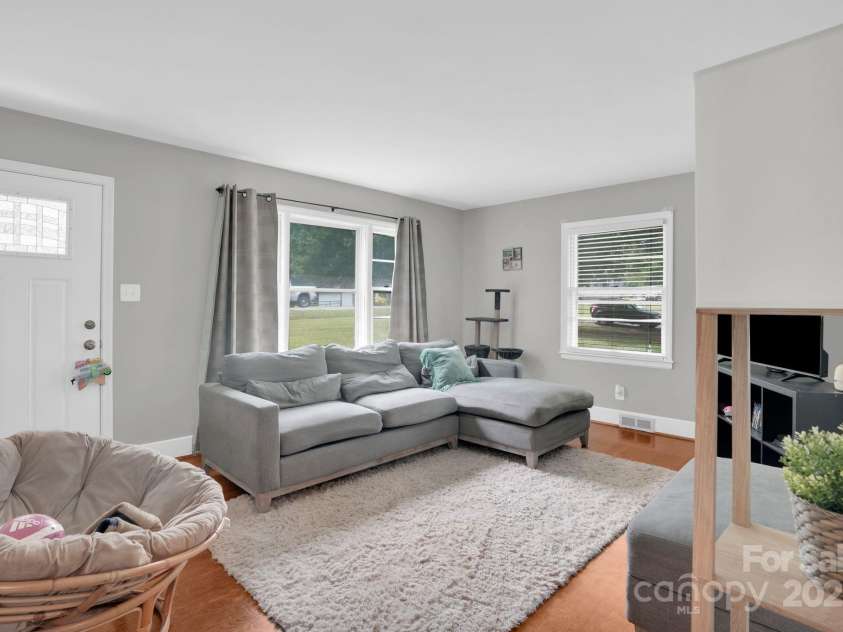 10437 Idlewild Road, Matthews, NC 28105.  MLS# CAR4287403, YatesRealty ID 30117. 