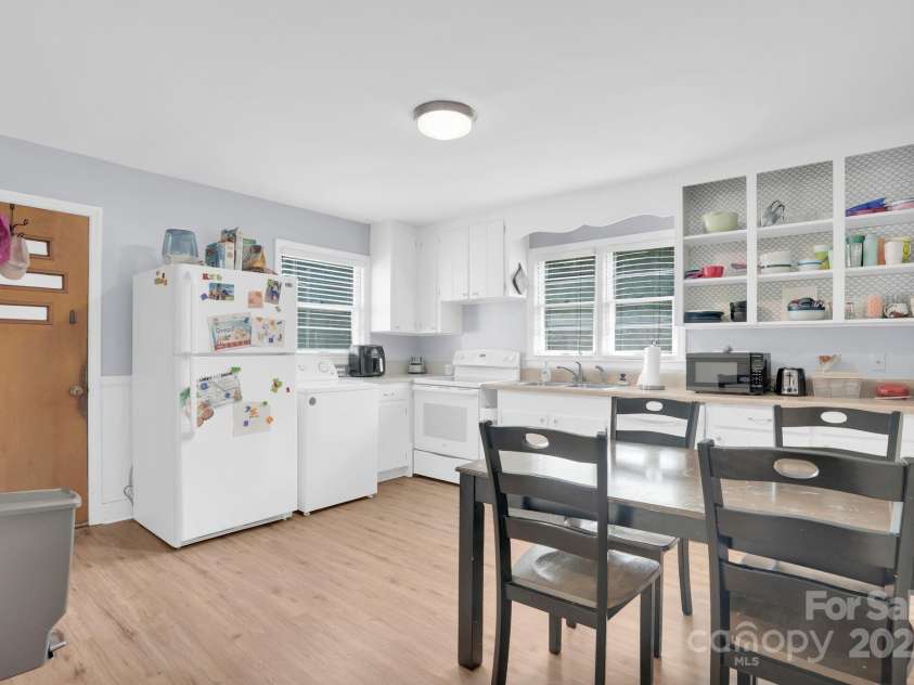 10437 Idlewild Road, Matthews, NC 28105.  MLS# CAR4287403, YatesRealty ID 30117. 