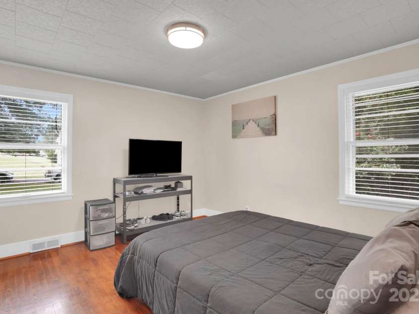 10437 Idlewild Road, Matthews, NC 28105.  MLS# CAR4287403, YatesRealty ID 30117. 