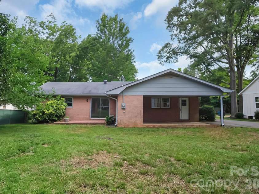 327 Arlington Street, Forest City, NC 28043.  MLS# CAR4391640, YatesRealty ID 30117. 