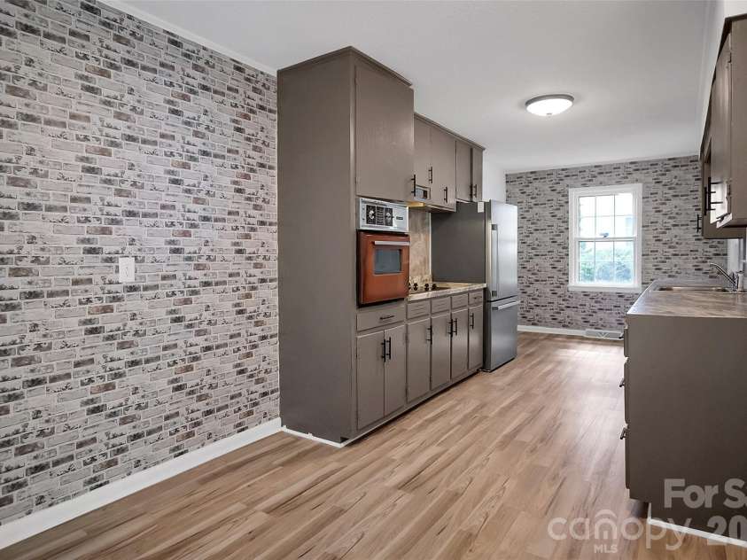327 Arlington Street, Forest City, NC 28043.  MLS# CAR4391640, YatesRealty ID 30117. 