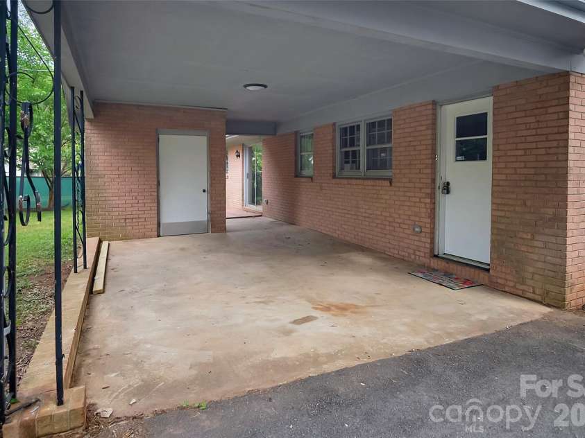 327 Arlington Street, Forest City, NC 28043.  MLS# CAR4391640, YatesRealty ID 30117. 