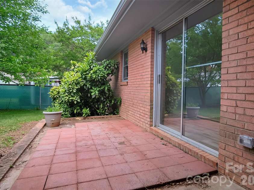 327 Arlington Street, Forest City, NC 28043.  MLS# CAR4391640, YatesRealty ID 30117. 
