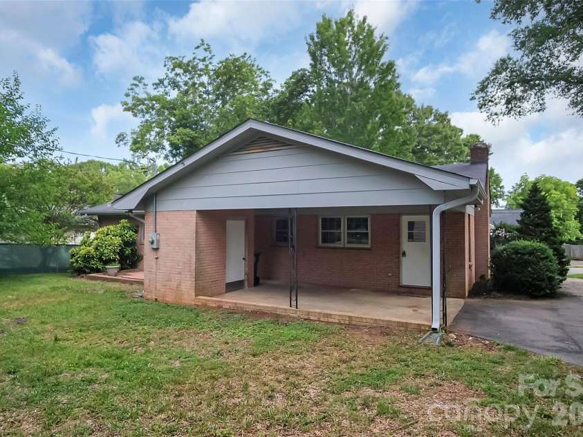 327 Arlington Street, Forest City, NC 28043.  MLS# CAR4391640, YatesRealty ID 30117. 