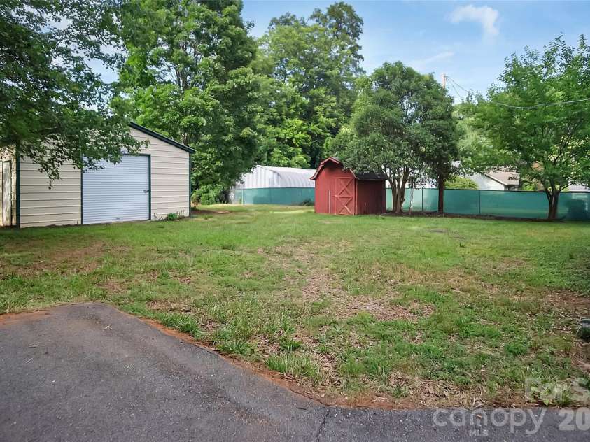 327 Arlington Street, Forest City, NC 28043.  MLS# CAR4391640, YatesRealty ID 30117. 