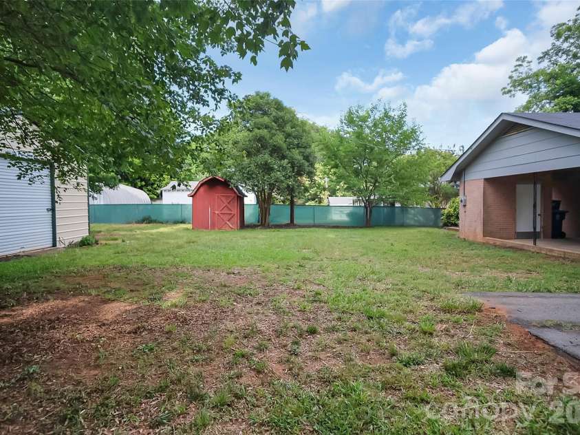 327 Arlington Street, Forest City, NC 28043.  MLS# CAR4391640, YatesRealty ID 30117. 