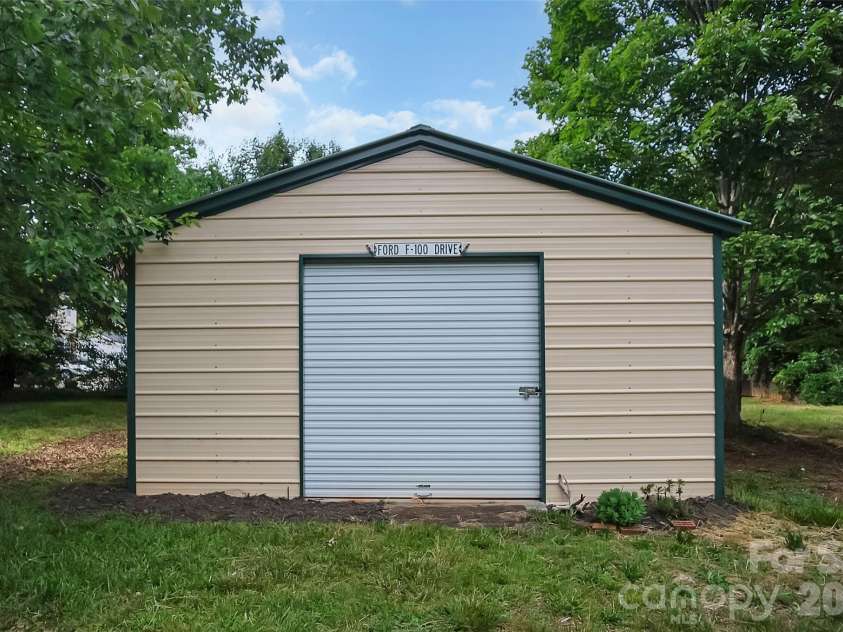 327 Arlington Street, Forest City, NC 28043.  MLS# CAR4391640, YatesRealty ID 30117. 