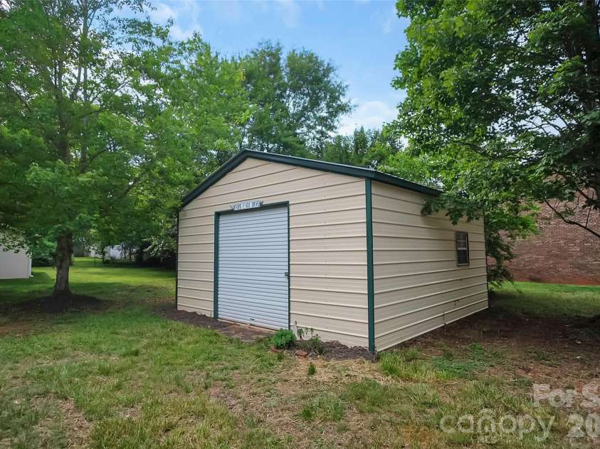327 Arlington Street, Forest City, NC 28043.  MLS# CAR4391640, YatesRealty ID 30117. 