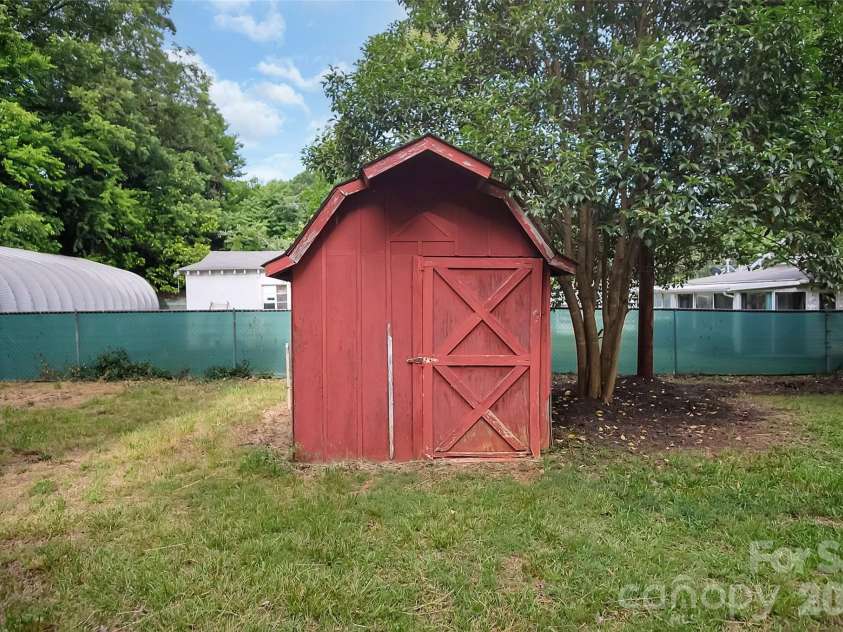 327 Arlington Street, Forest City, NC 28043.  MLS# CAR4391640, YatesRealty ID 30117. 