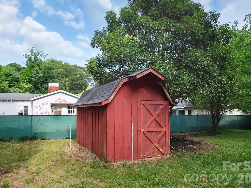 327 Arlington Street, Forest City, NC 28043.  MLS# CAR4391640, YatesRealty ID 30117. 