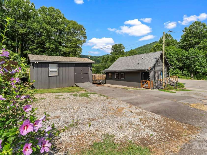 1623 Soco Road, Maggie Valley, NC 28751.  MLS# CAR4281971, YatesRealty ID 30118. Multiple parking spaces!