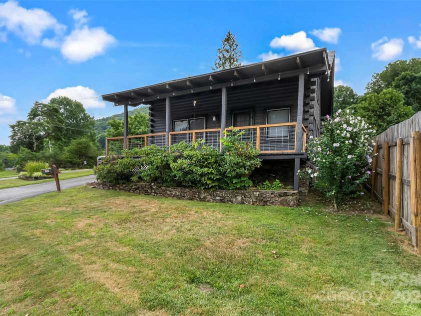 1623 Soco Road, Maggie Valley, NC 28751.  MLS# CAR4281971, YatesRealty ID 30118. Welcome to 1623 Soco Road!