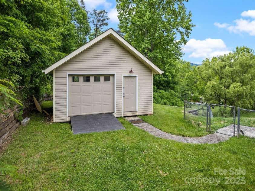 234 Bird Creek Drive, Waynesville, NC 28786.  MLS# CAR4243040, YatesRealty ID 30120. 