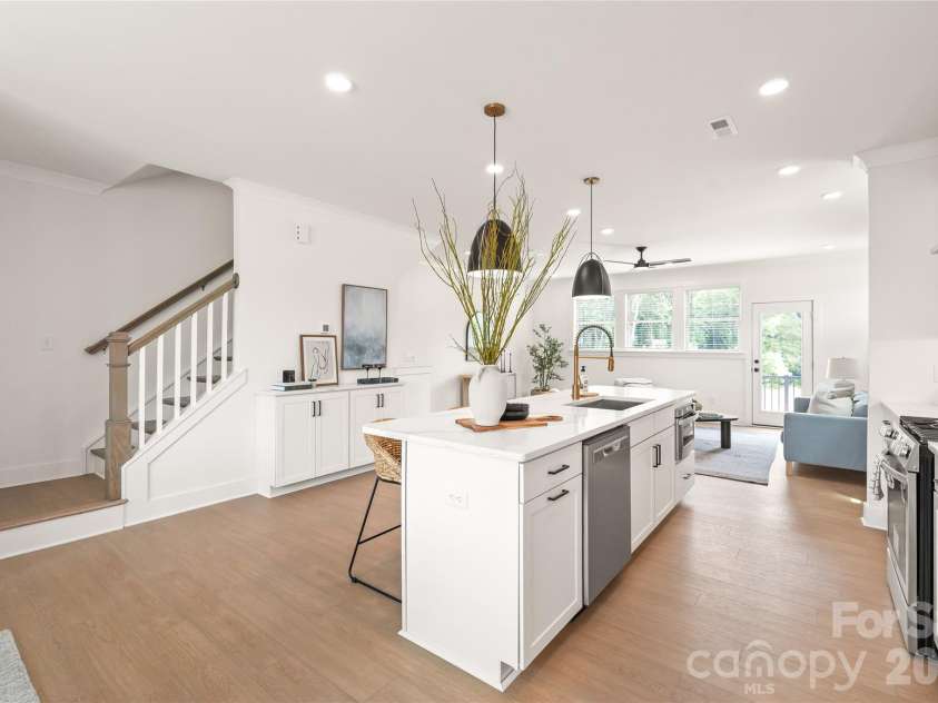 829 Garringer Place, Charlotte, NC 28208.  MLS# CAR4393287, YatesRealty ID 30120. 