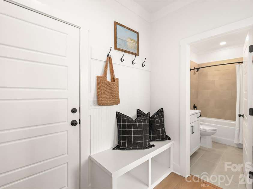 829 Garringer Place, Charlotte, NC 28208.  MLS# CAR4393287, YatesRealty ID 30120. 