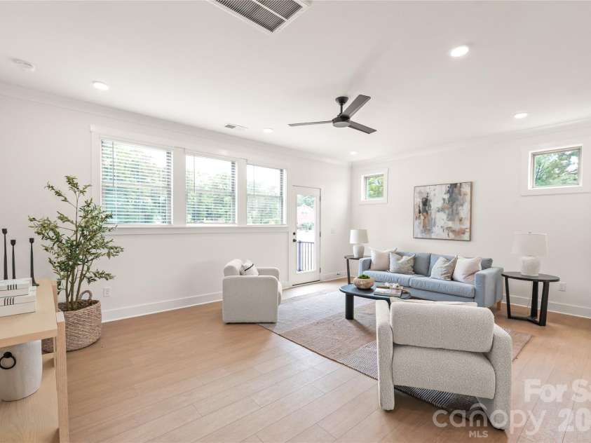 829 Garringer Place, Charlotte, NC 28208.  MLS# CAR4393287, YatesRealty ID 30120. 