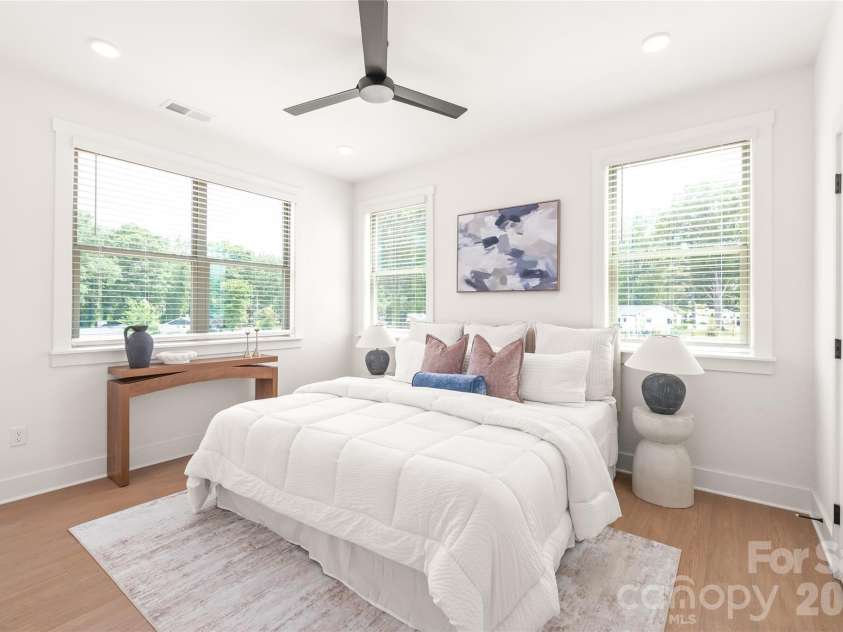 829 Garringer Place, Charlotte, NC 28208.  MLS# CAR4393287, YatesRealty ID 30120. 