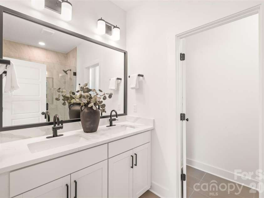 829 Garringer Place, Charlotte, NC 28208.  MLS# CAR4393287, YatesRealty ID 30120. 