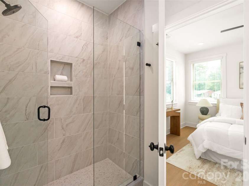 829 Garringer Place, Charlotte, NC 28208.  MLS# CAR4393287, YatesRealty ID 30120. 