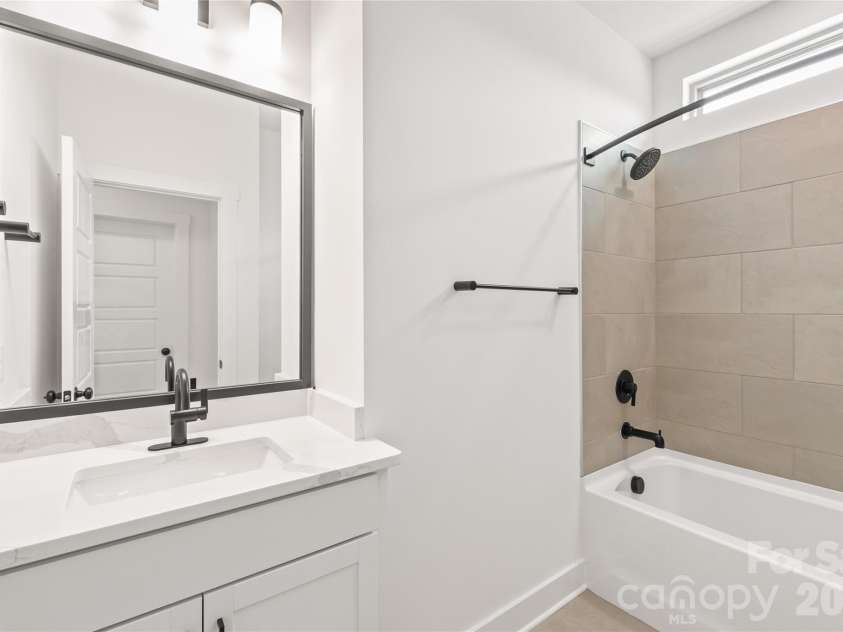 829 Garringer Place, Charlotte, NC 28208.  MLS# CAR4393287, YatesRealty ID 30120. 