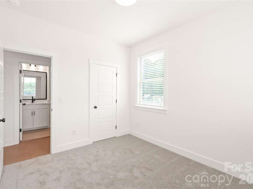 829 Garringer Place, Charlotte, NC 28208.  MLS# CAR4393287, YatesRealty ID 30120. 