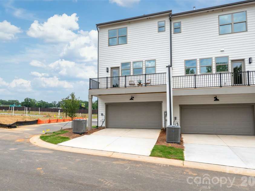 829 Garringer Place, Charlotte, NC 28208.  MLS# CAR4393287, YatesRealty ID 30120. 