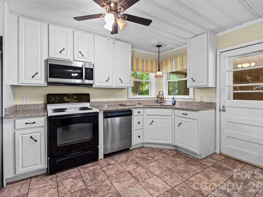 1024 Woodland Drive, Rock Hill, SC 29732.  MLS# CAR4384176, YatesRealty ID 30121. 