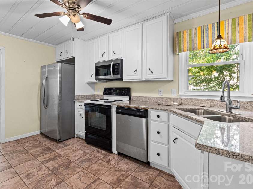 1024 Woodland Drive, Rock Hill, SC 29732.  MLS# CAR4384176, YatesRealty ID 30121. 