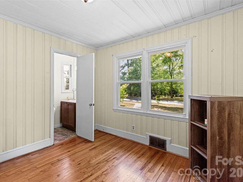 1024 Woodland Drive, Rock Hill, SC 29732.  MLS# CAR4384176, YatesRealty ID 30121. 