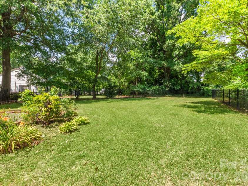 1024 Woodland Drive, Rock Hill, SC 29732.  MLS# CAR4384176, YatesRealty ID 30121. 