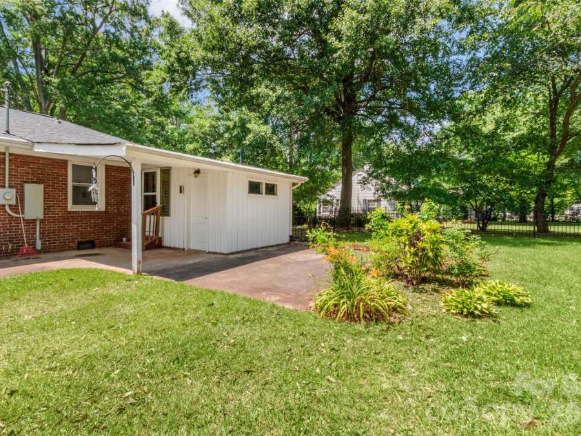 1024 Woodland Drive, Rock Hill, SC 29732.  MLS# CAR4384176, YatesRealty ID 30121. 