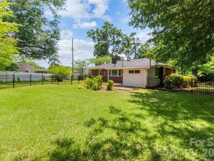 1024 Woodland Drive, Rock Hill, SC 29732.  MLS# CAR4384176, YatesRealty ID 30121. 