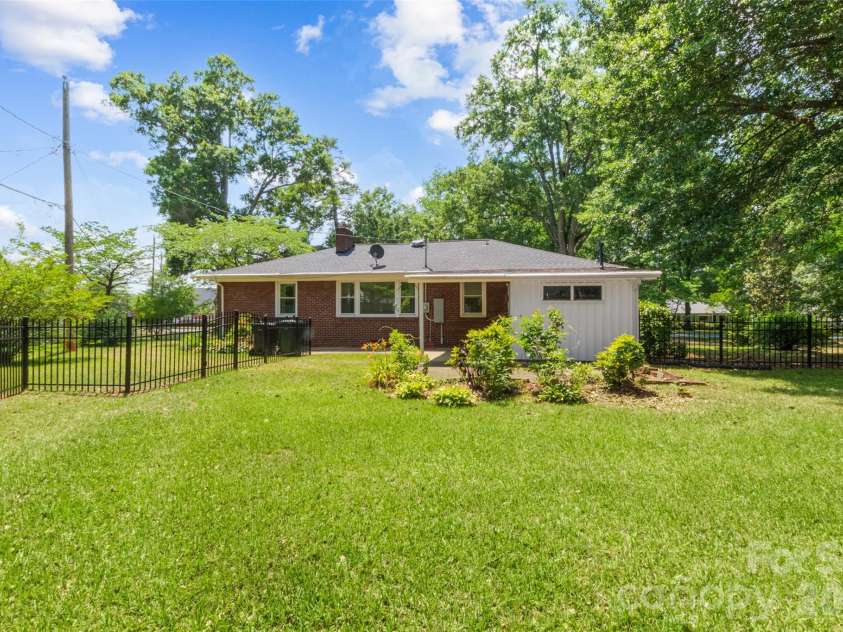 1024 Woodland Drive, Rock Hill, SC 29732.  MLS# CAR4384176, YatesRealty ID 30121. 