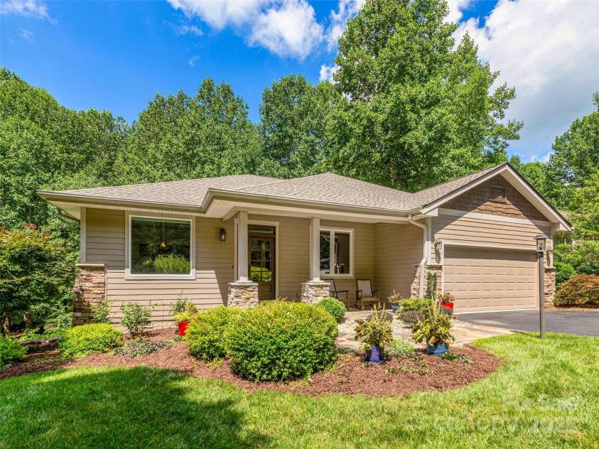 547 Pinnacle Peak Lane, Flat Rock, NC 28731.  MLS# CAR4287057, YatesRealty ID 30121. 