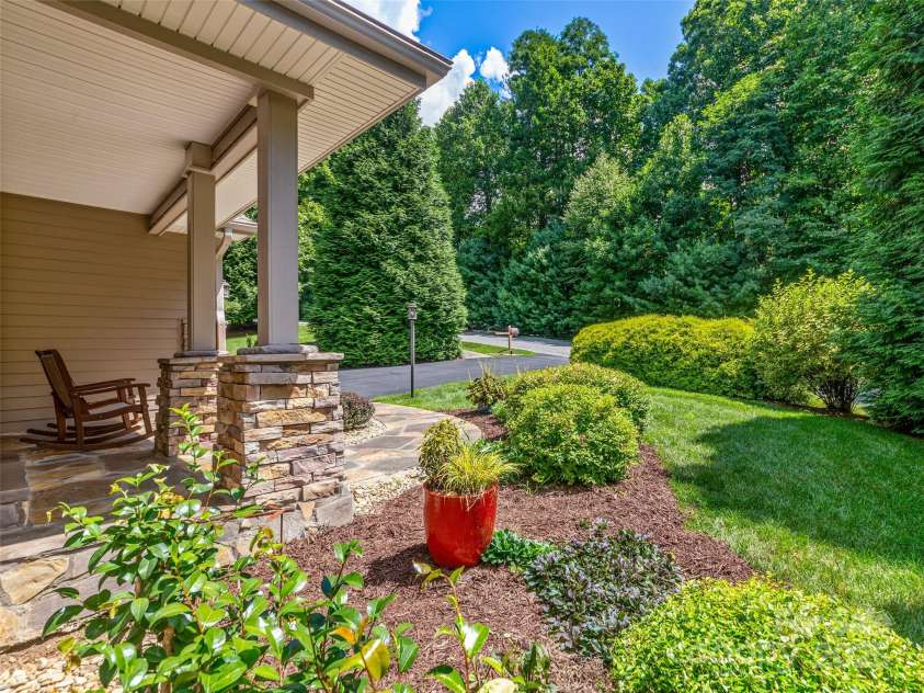 547 Pinnacle Peak Lane, Flat Rock, NC 28731.  MLS# CAR4287057, YatesRealty ID 30121. 