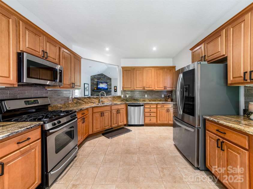 547 Pinnacle Peak Lane, Flat Rock, NC 28731.  MLS# CAR4287057, YatesRealty ID 30121. 