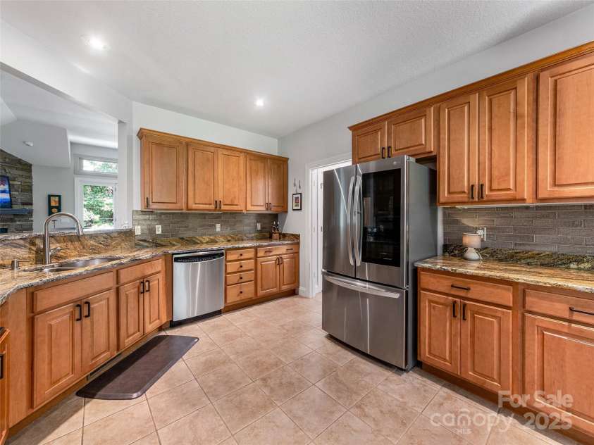 547 Pinnacle Peak Lane, Flat Rock, NC 28731.  MLS# CAR4287057, YatesRealty ID 30121. 