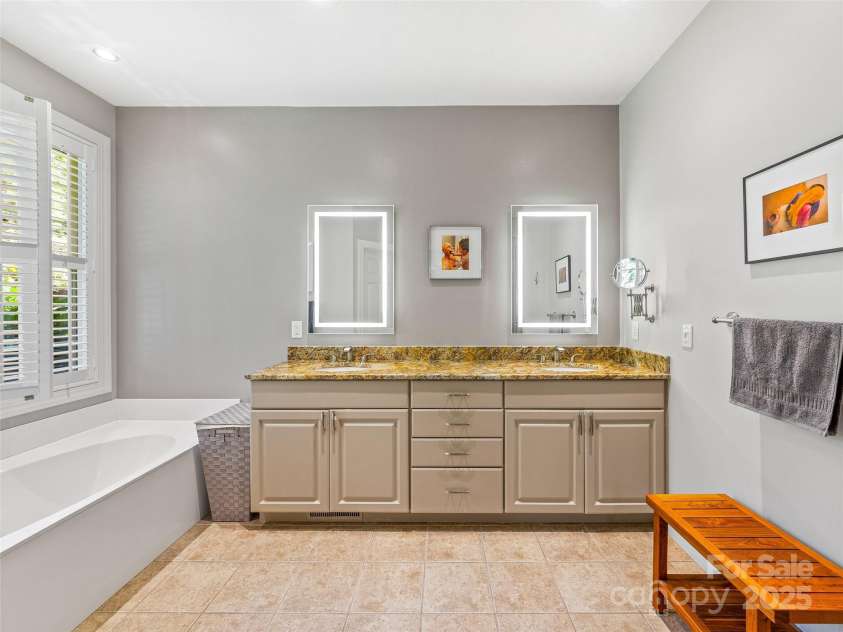 547 Pinnacle Peak Lane, Flat Rock, NC 28731.  MLS# CAR4287057, YatesRealty ID 30121. 
