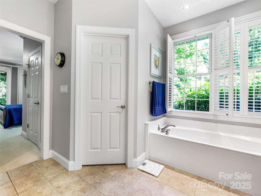 547 Pinnacle Peak Lane, Flat Rock, NC 28731.  MLS# CAR4287057, YatesRealty ID 30121. 