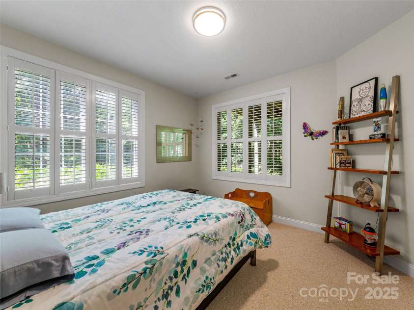 547 Pinnacle Peak Lane, Flat Rock, NC 28731.  MLS# CAR4287057, YatesRealty ID 30121. 