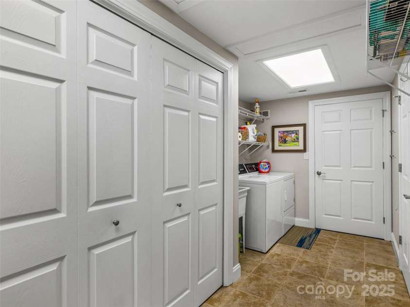 547 Pinnacle Peak Lane, Flat Rock, NC 28731.  MLS# CAR4287057, YatesRealty ID 30121. 