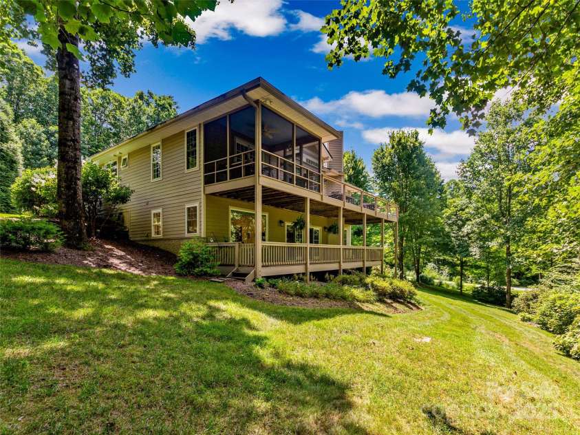 547 Pinnacle Peak Lane, Flat Rock, NC 28731.  MLS# CAR4287057, YatesRealty ID 30121. 