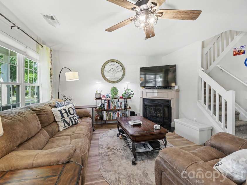 11629 Boxer Lane, Charlotte, NC 28269.  MLS# CAR4376110, YatesRealty ID 30122. 