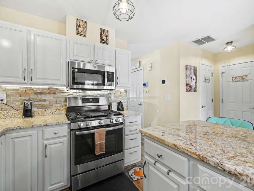 11629 Boxer Lane, Charlotte, NC 28269.  MLS# CAR4376110, YatesRealty ID 30122. 