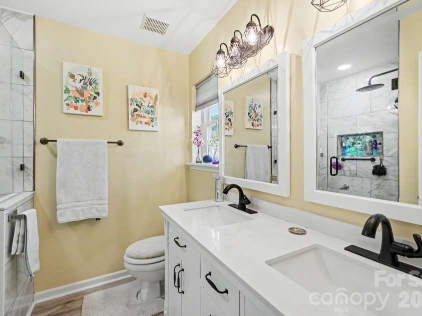 11629 Boxer Lane, Charlotte, NC 28269.  MLS# CAR4376110, YatesRealty ID 30122. 