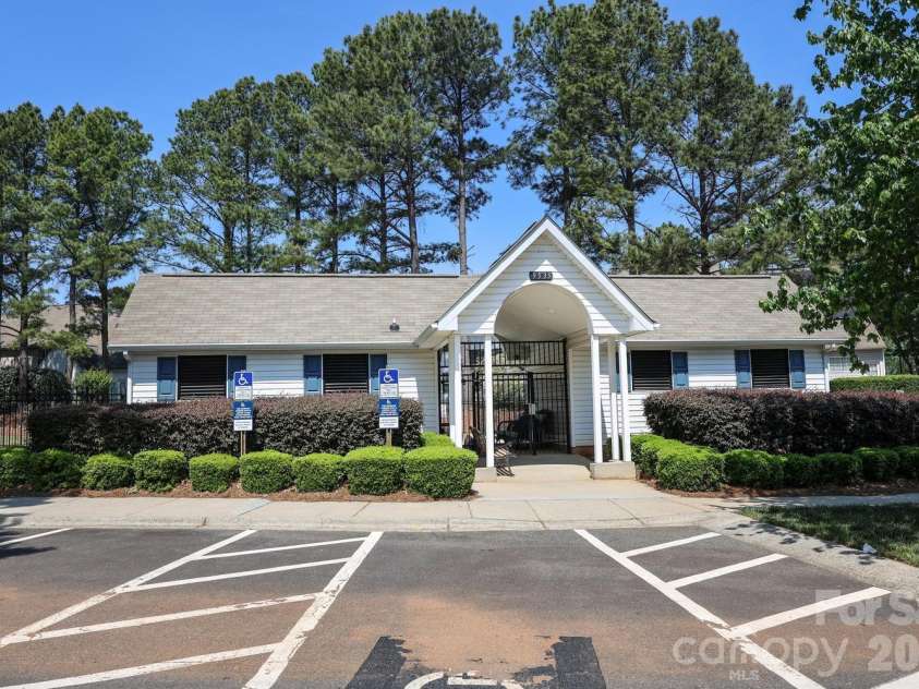 11629 Boxer Lane, Charlotte, NC 28269.  MLS# CAR4376110, YatesRealty ID 30122. Cabana