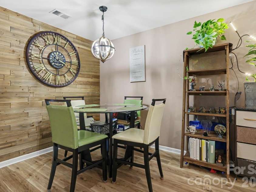 11629 Boxer Lane, Charlotte, NC 28269.  MLS# CAR4376110, YatesRealty ID 30122. Dining area