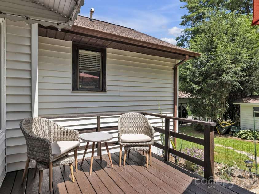 275 River Lane, West Jefferson, NC 28694.  MLS# CAR4285973, YatesRealty ID 30122. 